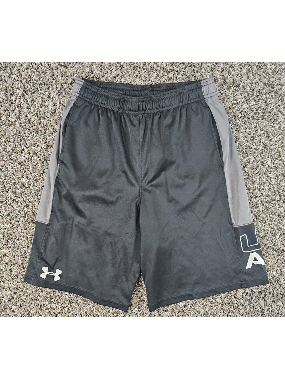 Under Armour Boys Sz L Loose Fit Athletic Basketball Shorts Black Gray